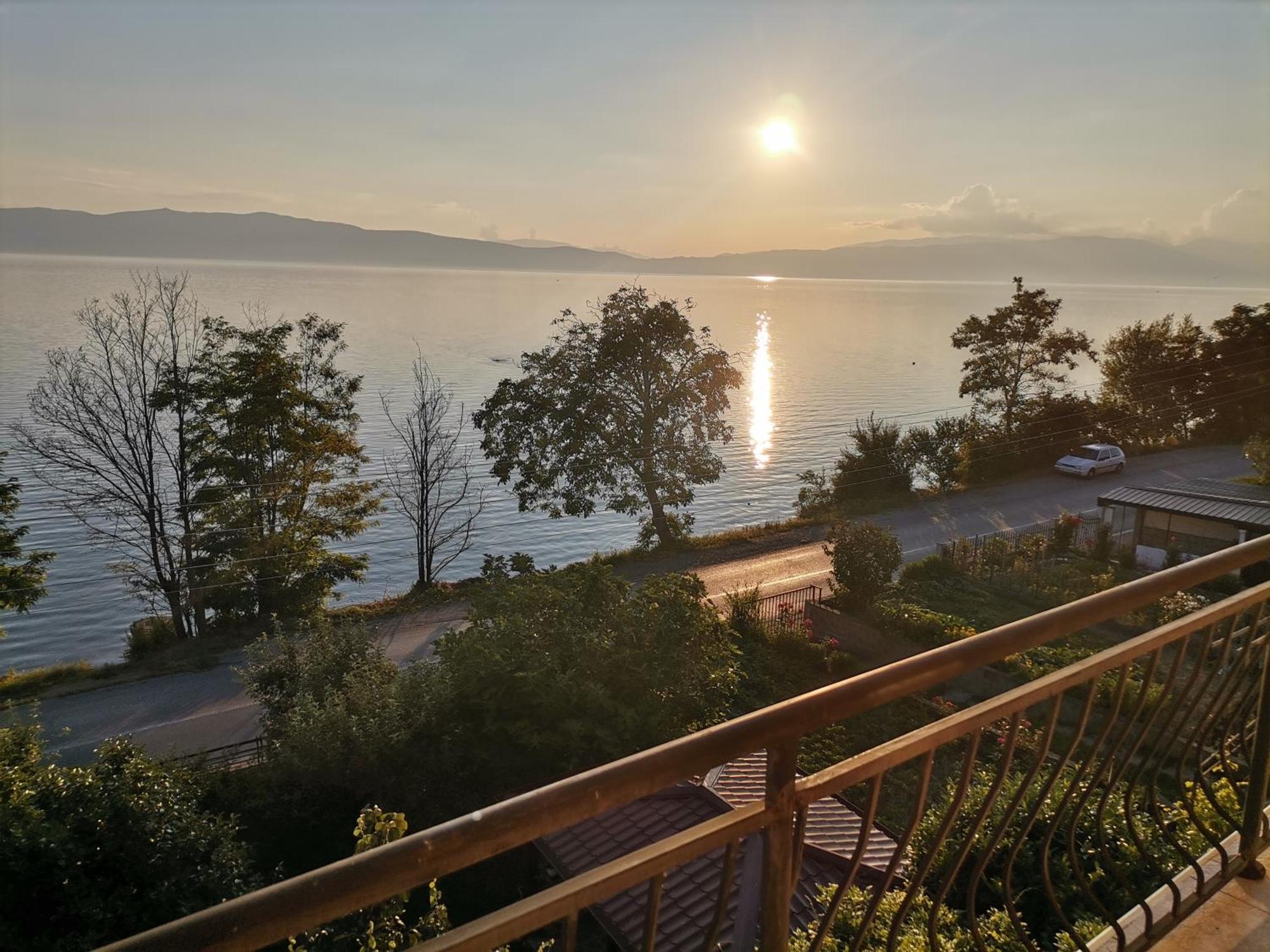 Guesthouse Zimovski Peštani Eksteriør billede
