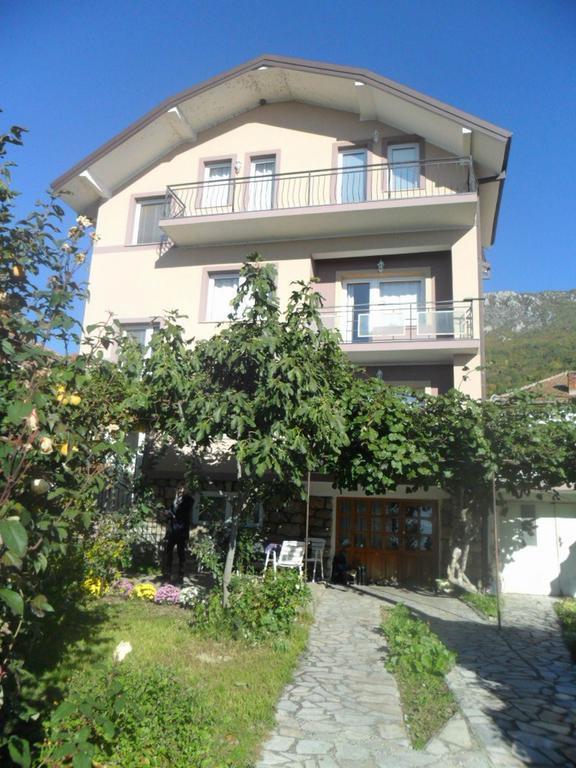 Guesthouse Zimovski Peštani Eksteriør billede