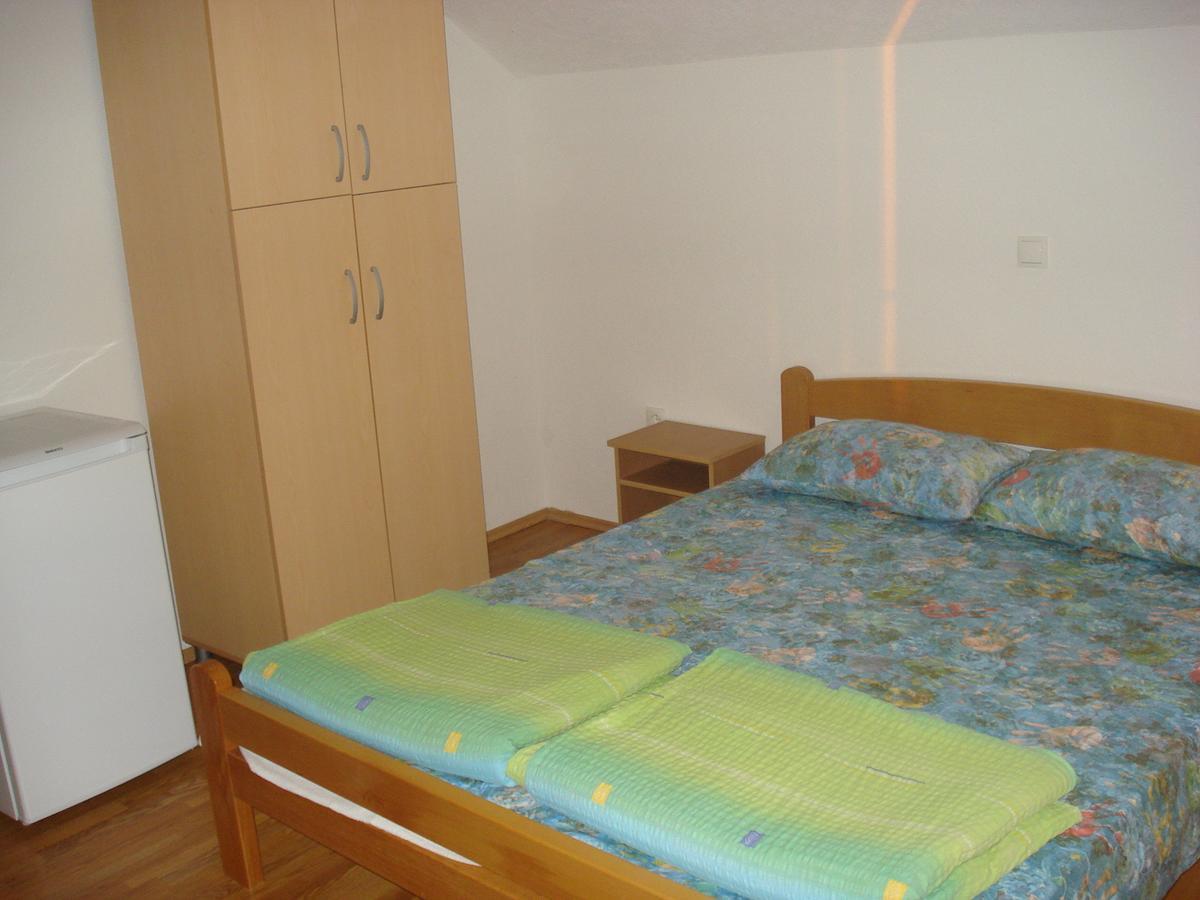 Guesthouse Zimovski Peštani Eksteriør billede